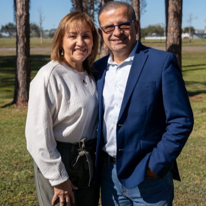 Pastores Hector y Adriana