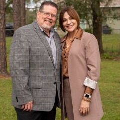 Senior Pastors Lemuel y Walleska